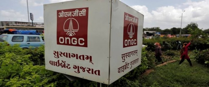 Hombres armados secuestraron en la madrugada del miércoles a tres empleados de la Corporación de Petróleo y Gas Natural de la India (ONGC) en una plataforma en el noreste de la India, la mayor empresa de producción de petróleo y gas del país.