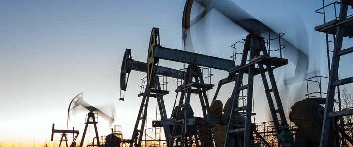 El petróleo sufre doble golpe en la semana más débil desde marzo