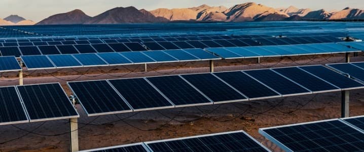 India está haciendo todo lo posible por la energía renovable, con grandes planes para ampliar su sector solar. 