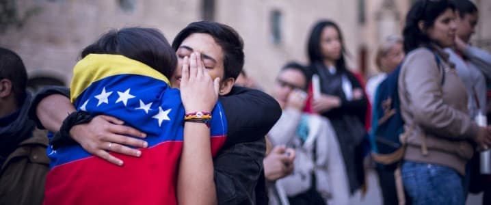 Venezuela, la mayor reserva de petróleo del mundo, fue impulsada por una ruptura en el estado de derecho y la desintegración de las instituciones gubernamentales.