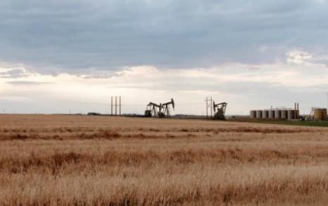 La producción de petróleo de Estados Unidos sigue 2 millones de bpd por debajo de los niveles previos a la pandemia