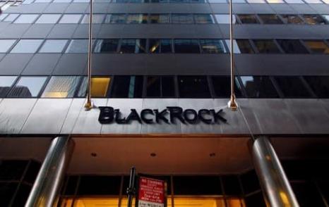 Blackrock: Los inversores no pueden ''huir'' de la industria petrolera