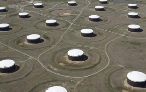 Los precios del petróleo caen después de la construcción de grandes inventarios de combustible