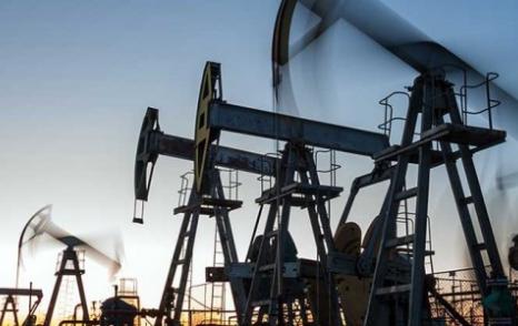 El petróleo sufre doble golpe en la semana más débil desde marzo