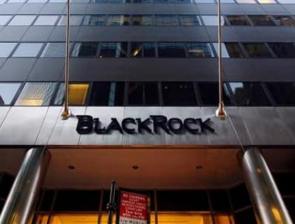 Blackrock: Los inversores no pueden ''huir'' de la industria petrolera