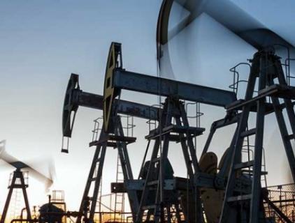 El petróleo sufre doble golpe en la semana más débil desde marzo