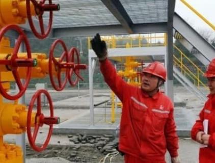 La petrolera china Sinopec anuncia descubrimiento de petróleo y gas