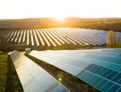 Una mayor variedad de sectores de energía limpia están recibiendo atención de las grandes empresas de petróleo y gas, con un enfoque renovado en el hidrógeno, la carga de vehículos eléctricos y los proyectos de biocombustibles.